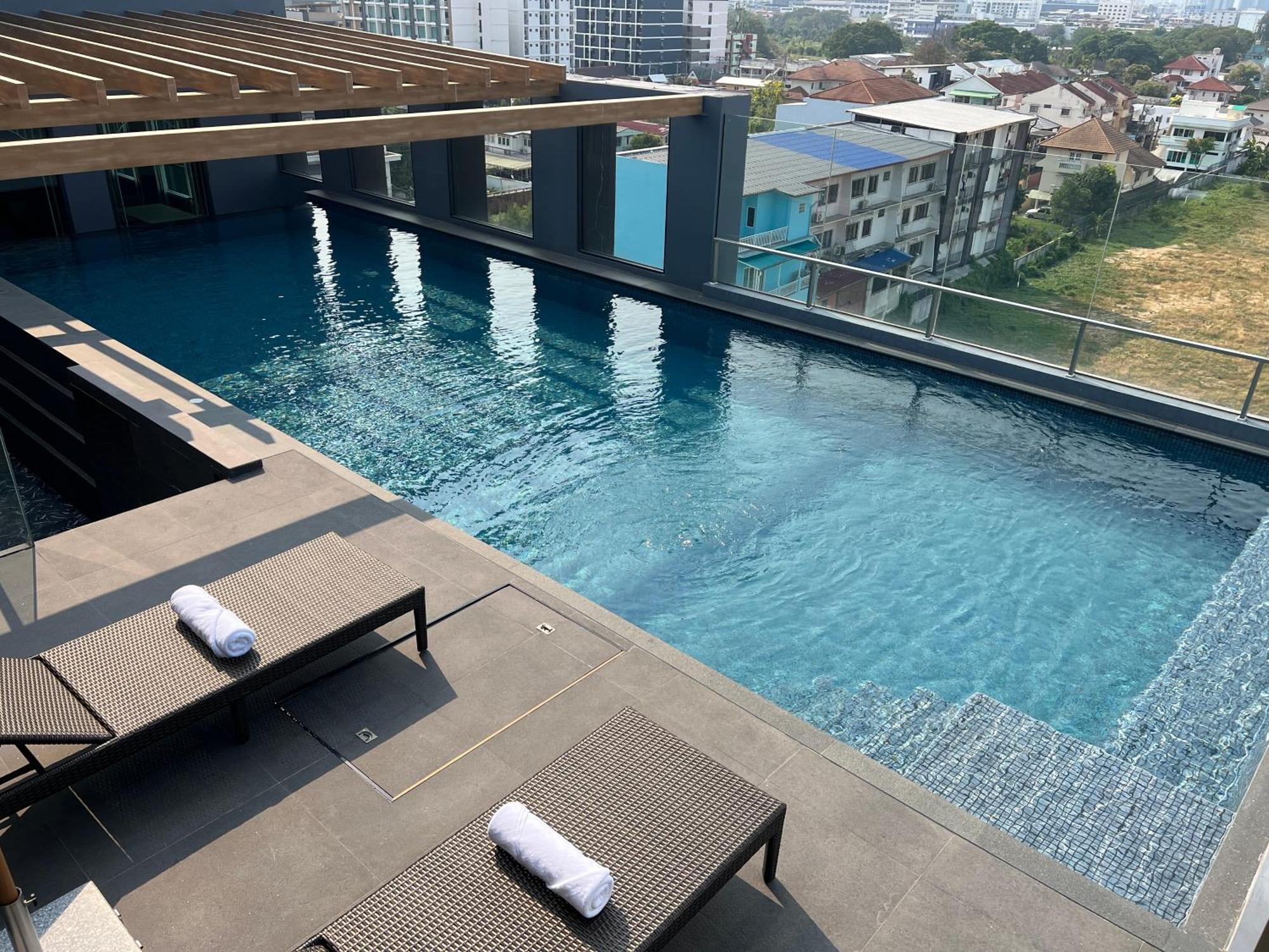 Arni Skye Hotel バンコク都 エクステリア 写真